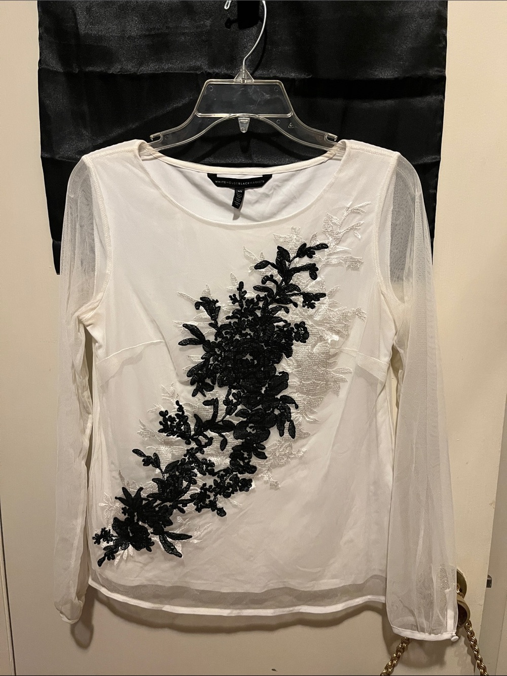 (5 tops total)White Long-Sleeve Embroidered Floral Appliqué Top